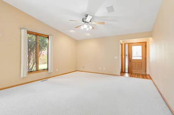 197 Prairie LN, Janesville, MN 56048