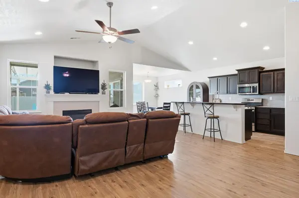6205 Rockrose Ln, Pasco, WA 99301-5696