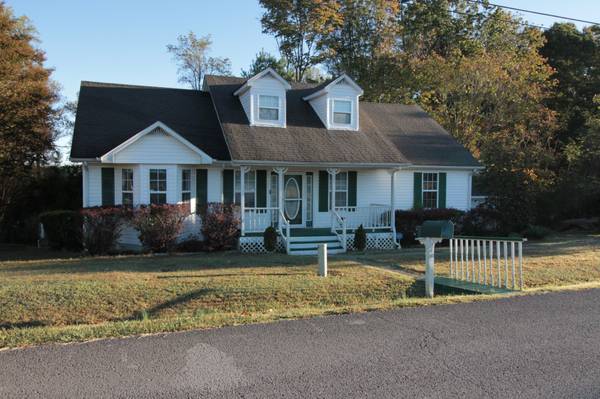 935 Holiday Haven Rd, Smithville, TN 37166