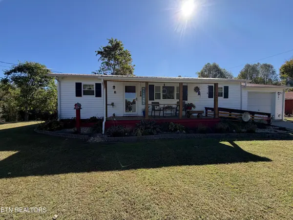 841 Yellow Cliff Rd, Jamestown, TN 38556