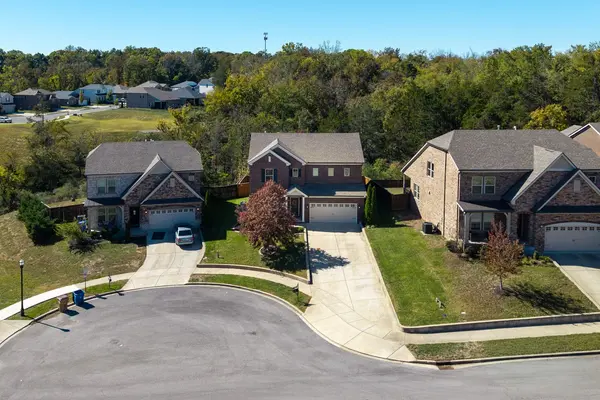 577 Fall Creek Cir, Goodlettsville, TN 37072