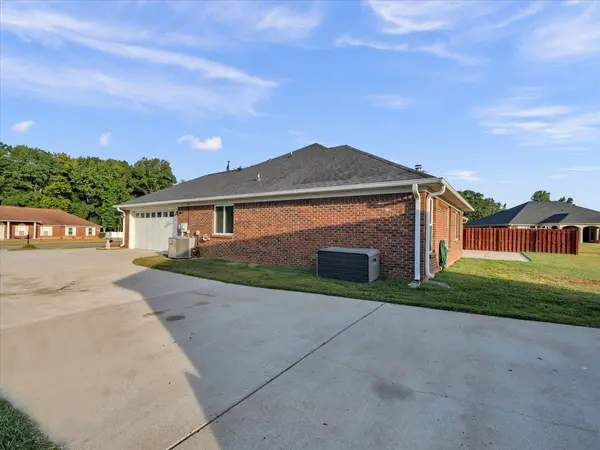 129 Edgebrook Dr, Ardmore, AL 35739