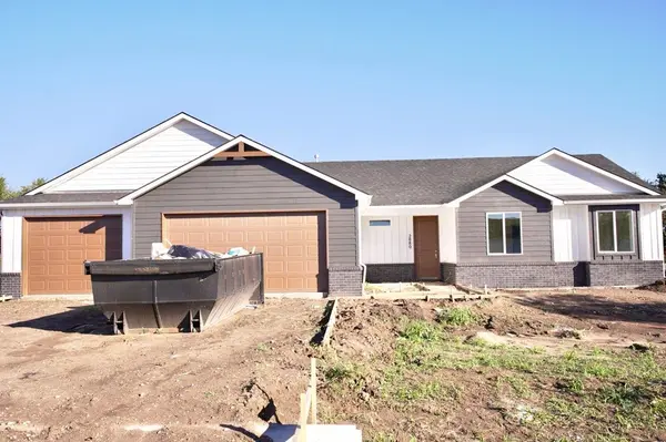 2880 E Ofelia St, Valley Center, KS 67147