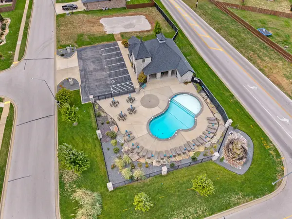 860 E Ashford AVE, Nixa, MO 65714