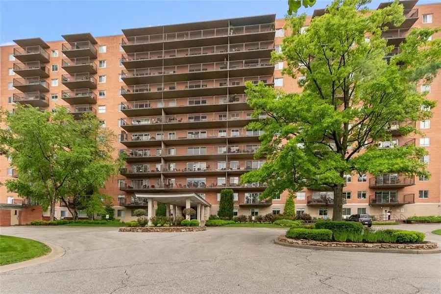 4550 Warwick BLVD #207, Kansas City, MO 64111