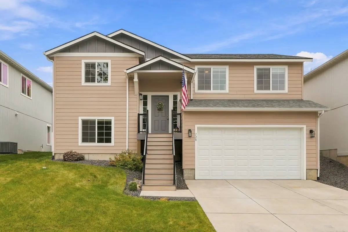 728 E Canterbury Ln, Colbert, WA 99005
