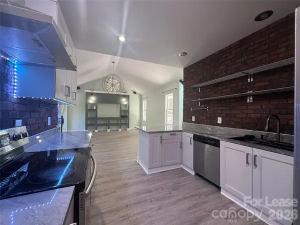 6161 Venice CT, Hickory, NC 28601