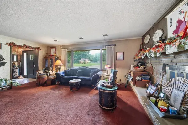 300 Crestview DR, Parsons, KS 67357