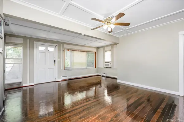 442 Cedar ST, Uniondale, NY 11553
