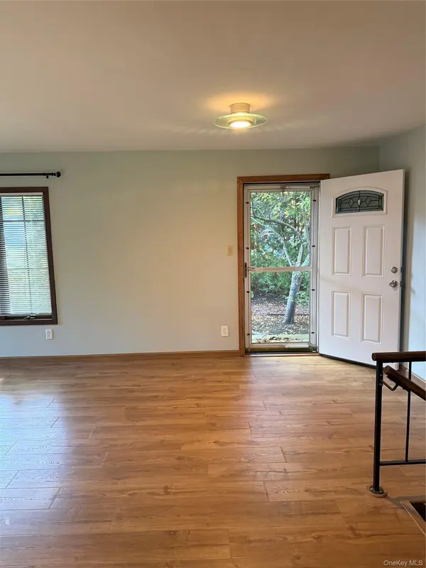 169 Brooksite DR, Smithtown, NY 11787