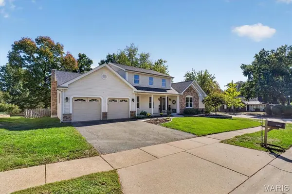 1952 Farm Valley DR, Chesterfield, MO 63017