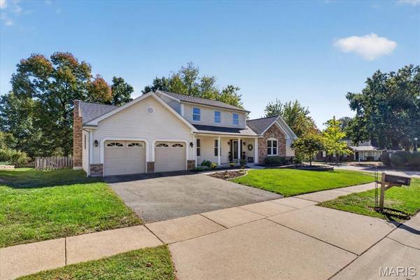 1952 Farm Valley DR, Chesterfield, MO 63017