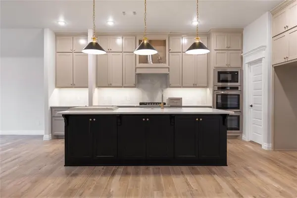 5525 Prickly Wild WAY, Edmond, OK 73034