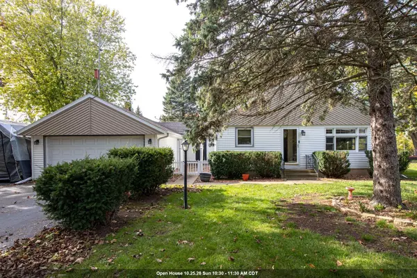 6579 SPRUCE LN, Winneconne, WI 54986-9518