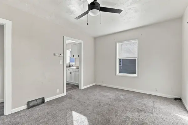 121 PLUMMER AVE, Neenah, WI 54956-2221