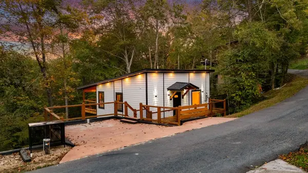 741 Ski View Ln, Sevierville, TN 37876