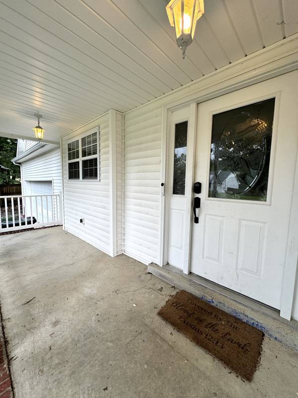 127 Silver Leaf Cir, Dickson, TN 37055