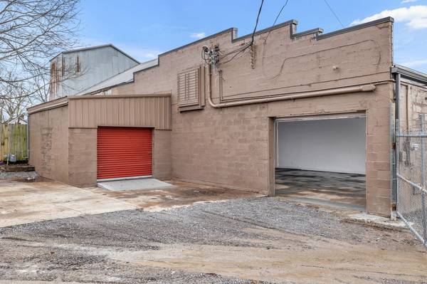 319 E Main St, Lebanon, TN 37087