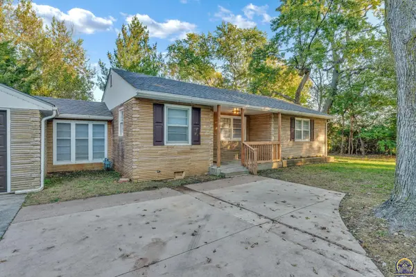 1838 SW Mission AVE, Topeka, KS 66604