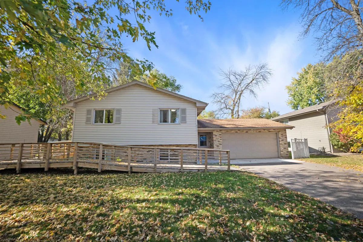 6517 Edgewood AVE N, Brooklyn Park, MN 55428