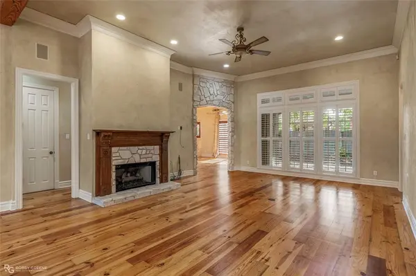 110 Esplanade Court, Bossier City, LA 71111