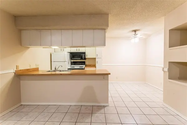 910 Duncan LN #13, Austin, TX 78705