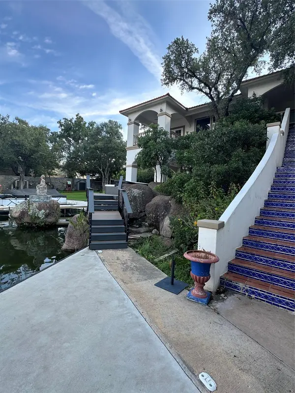 327 Elm Lodge DR, Kingsland, TX 78639