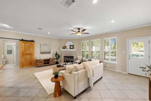 409 Shadywood LN, Dripping Springs, TX 78620