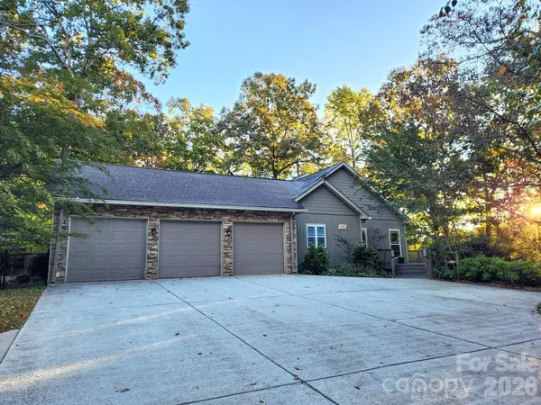100 Hannah DR, Mill Spring, NC 28756