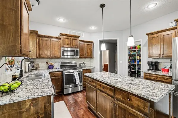 23310 W 52nd ST, Shawnee, KS 66226