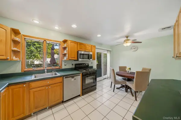 12 Barnett RD, Monroe, NY 10950