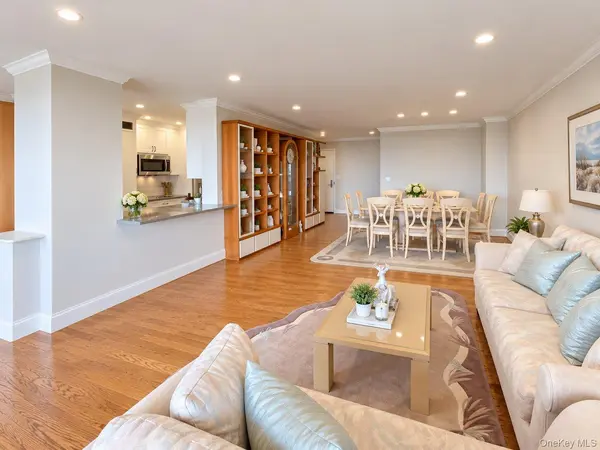 27010 Grand Central Pkwy #33G, Floral Park, NY 11005