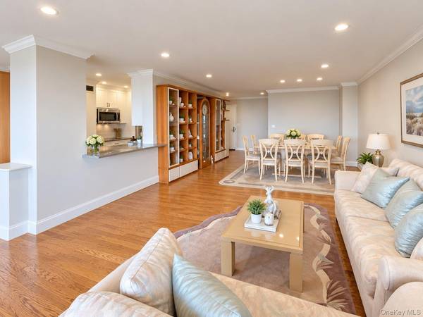 27010 Grand Central Pkwy #33G, Floral Park, NY 11005