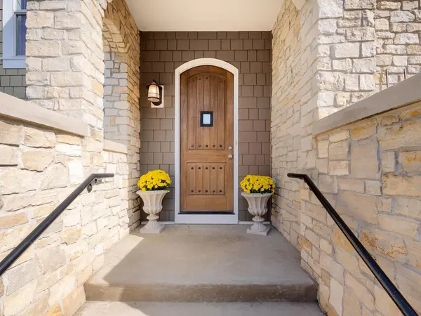 98 W Kennedy LN, Hinsdale, IL 60521