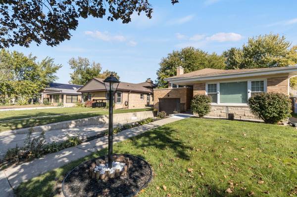 7311 N Kedvale AVE, Lincolnwood, IL 60712