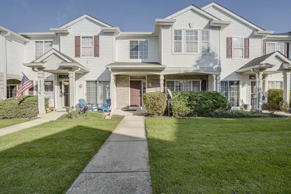 2272 Reflections DR #2272, Aurora, IL 60502