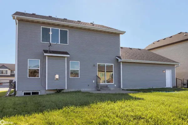 1216 90Th ST, West Des Moines, IA 50266
