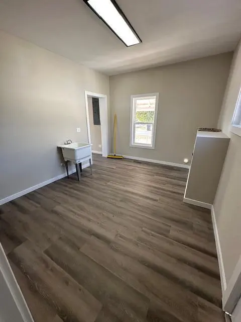 1010 N Dickerson AVE, Springfield, MO 65803