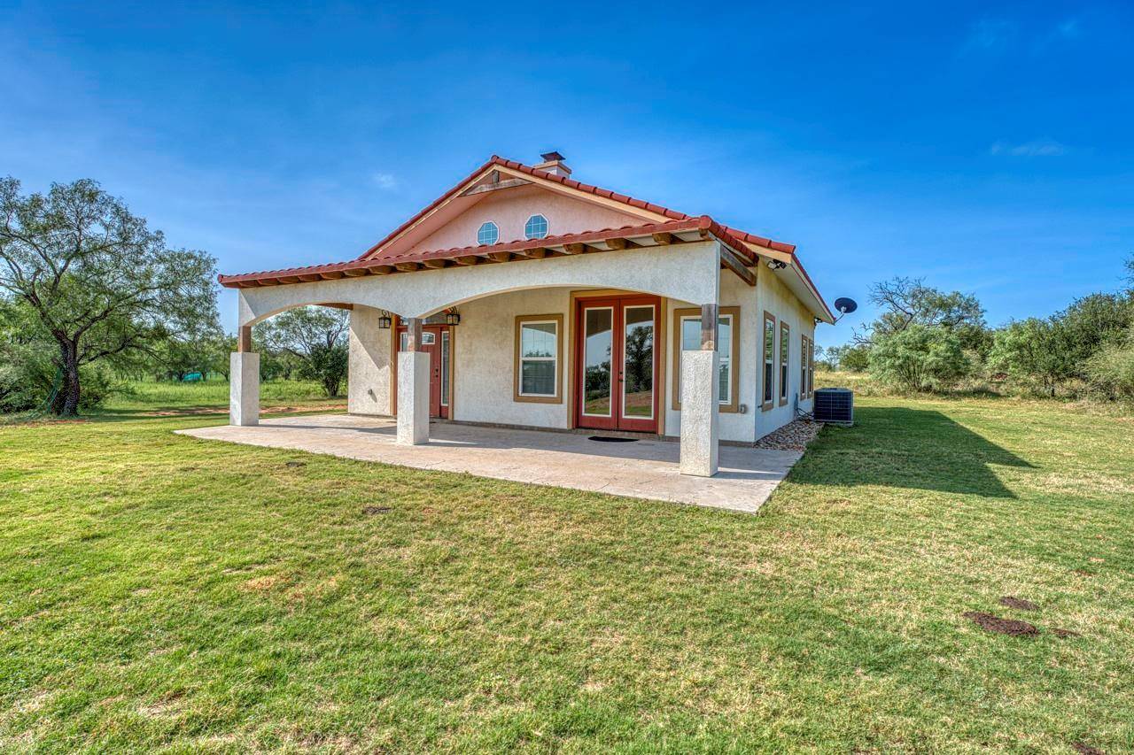 9584 W State Highway 71 HWY, Llano, TX 78643