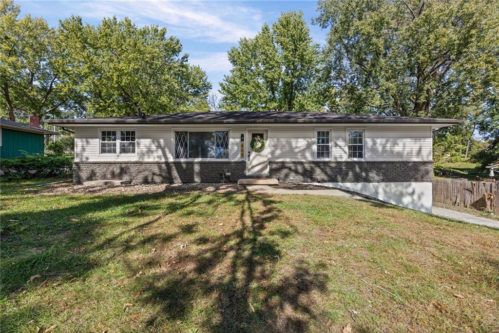 806 Howard LN, Liberty, MO 64068