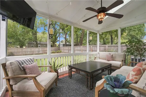 7332 Ash ST, Prairie Village, KS 66208