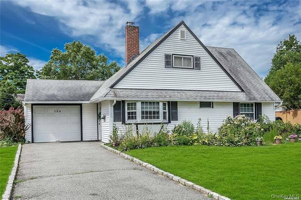 164 Blueberry LN, Hicksville, NY 11801