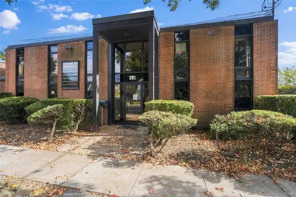 42-44 Broadway, Greenlawn, NY 11740