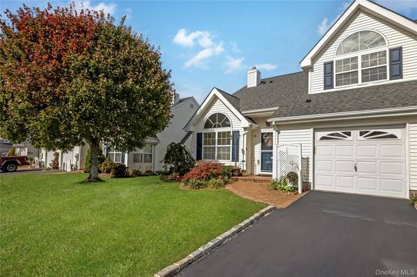35 Joyces WAY, Bay Shore, NY 11706