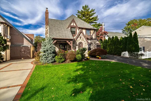 15 Brevoort PL, Rockville Centre, NY 11570
