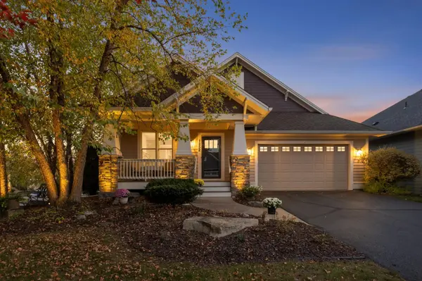 1252 Waters PATH, Woodbury, MN 55129