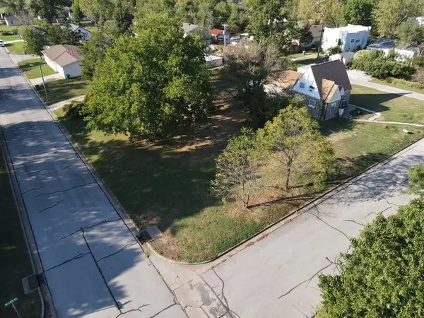2004 W 14th ST, Joplin, MO 64801