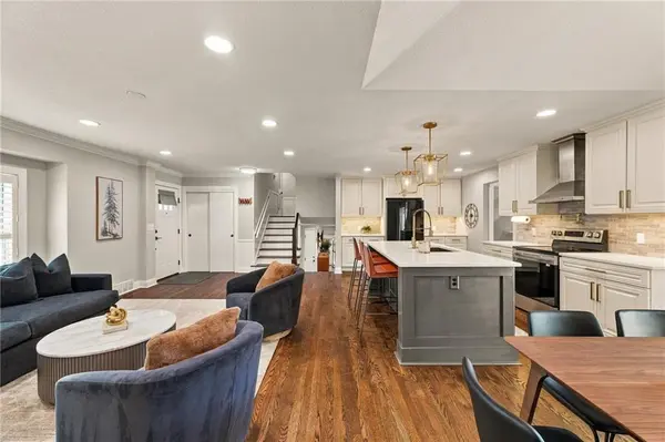 9300 Beverly DR, Overland Park, KS 66207