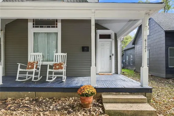4121 Oak ST, Kansas City, MO 64111