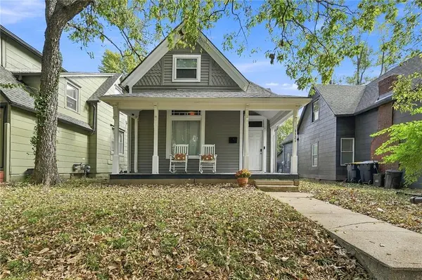 4121 Oak ST, Kansas City, MO 64111